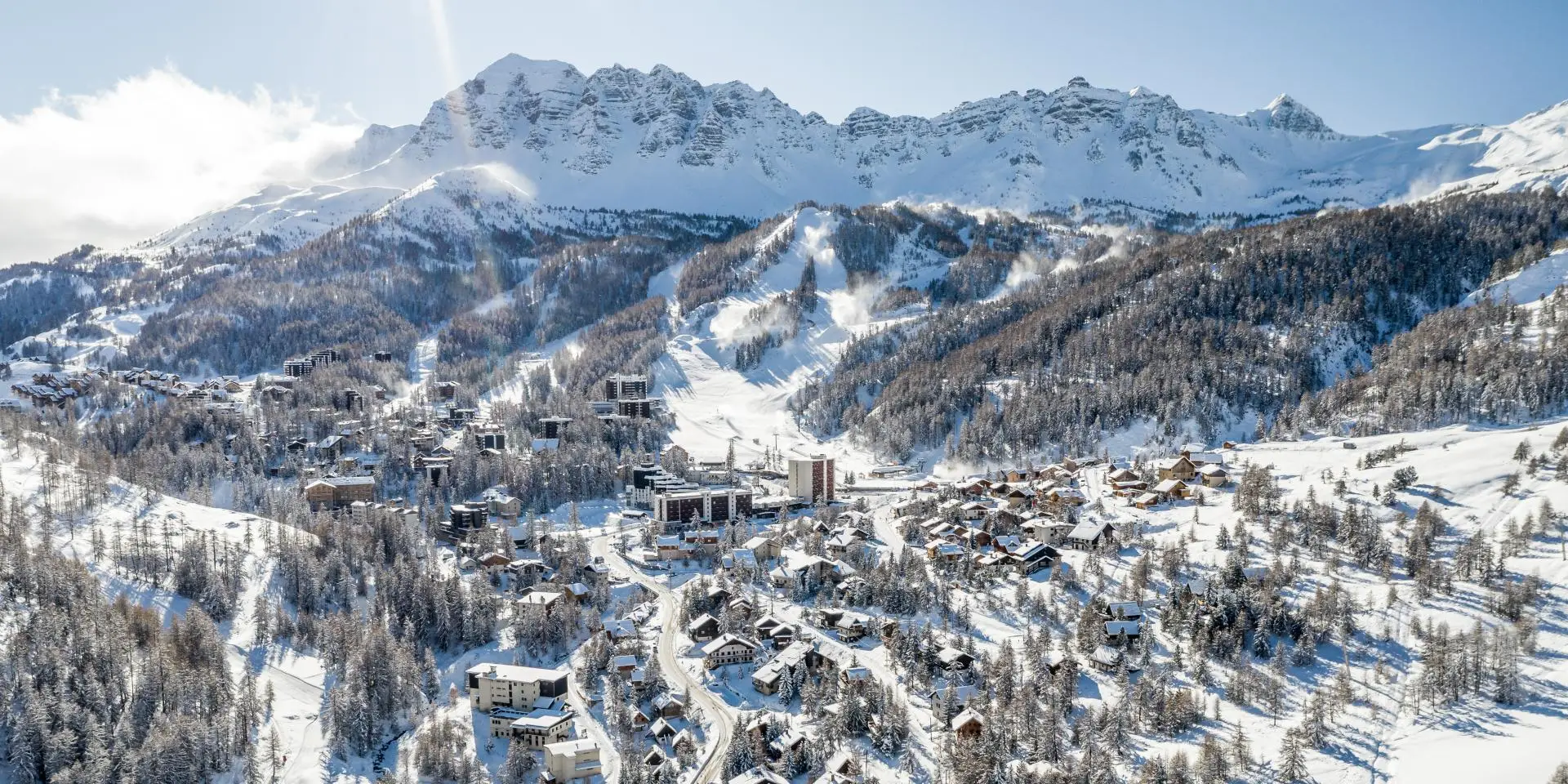 Le domaine skiable de Vars sous la neige, vu depuis les hauteurs