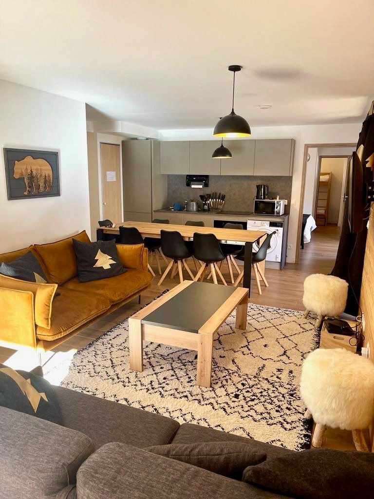 Salon de l'appartement Ô Rêves des Cimes avec vue sur la vallée